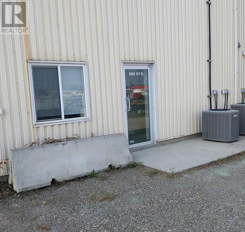8908 101 Street Property Photo 3