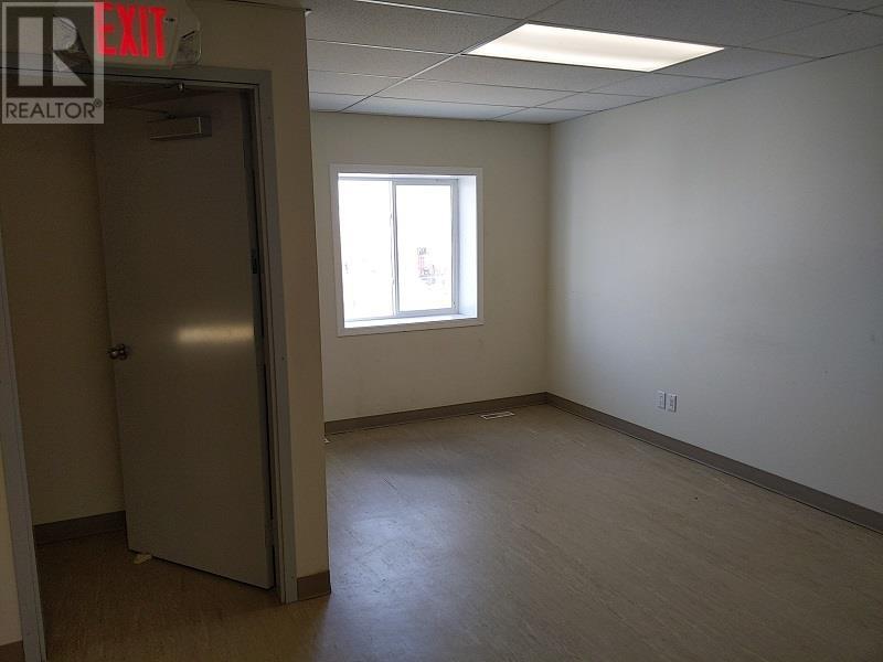 8908 101 Street Property Photo 5