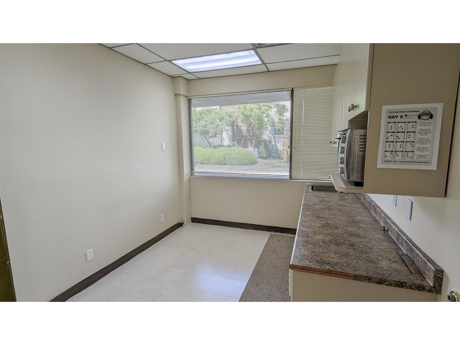 100 15261 Russell Avenue Property Photo 7