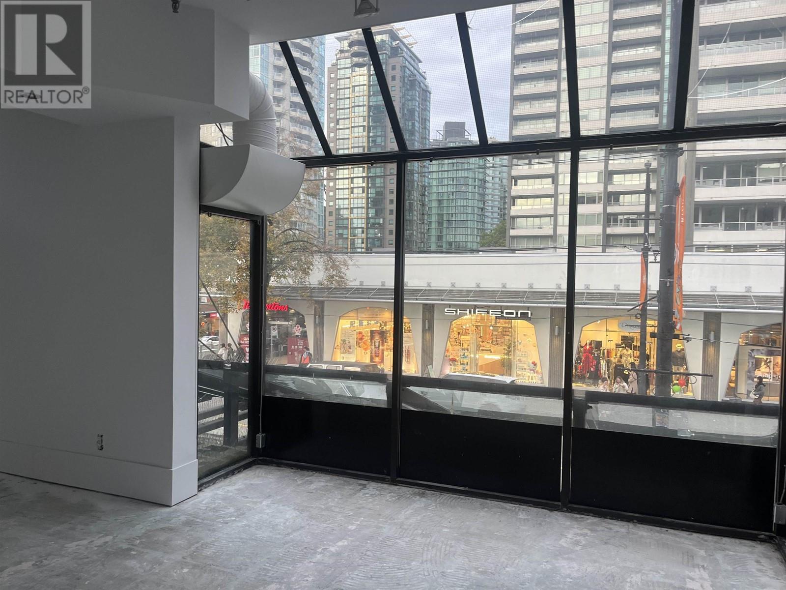 1284 Robson Street Property Photo 4