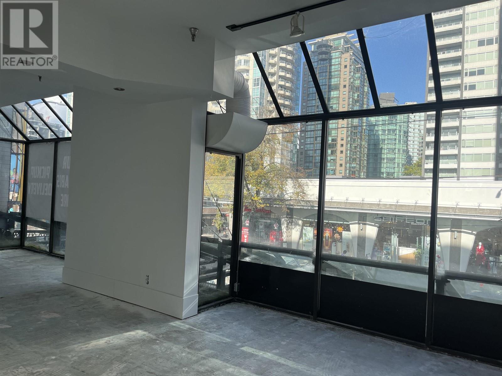 1284 Robson Street Property Photo 3