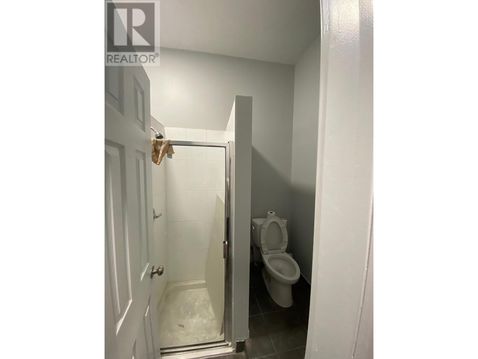 689 E 46th Avenue Property Photo 10