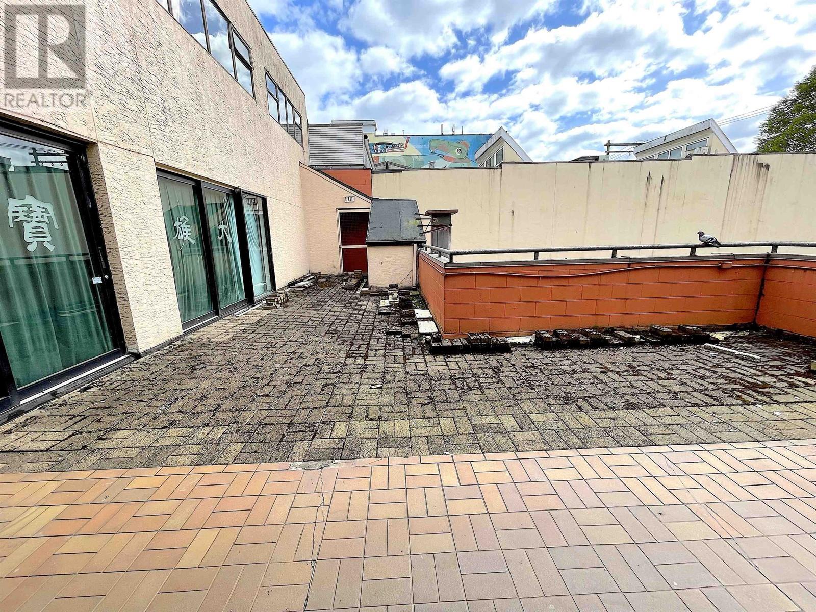 406 E Hastings Street Property Photo 9