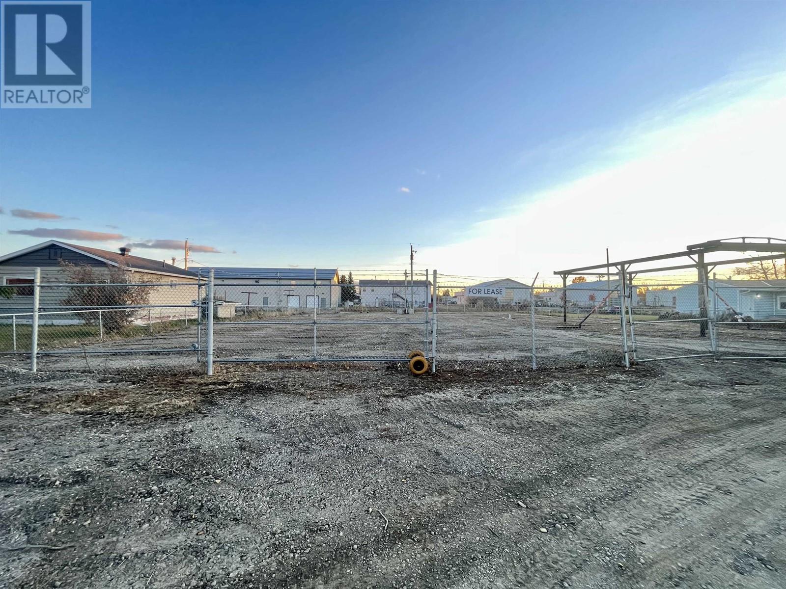 8128-8130 101 Avenue Property Photo 4