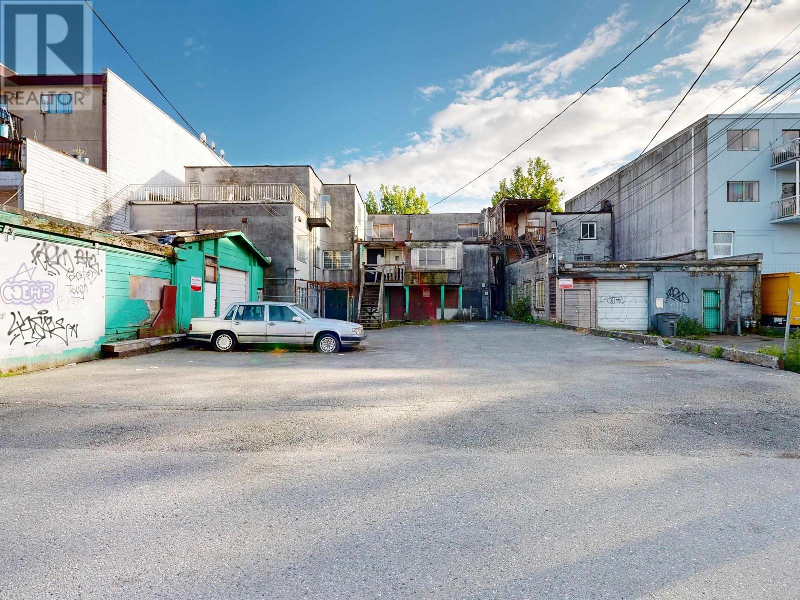 2117 2121 Kingsway Property Photo 17