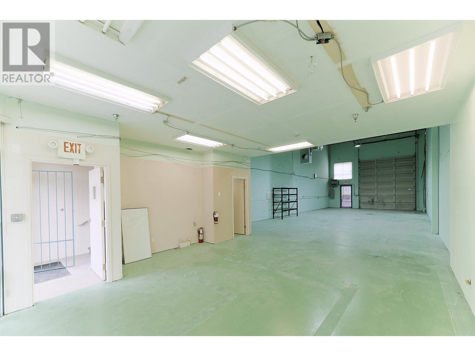 18 1833 Coast Meridian Road Property Photo 8