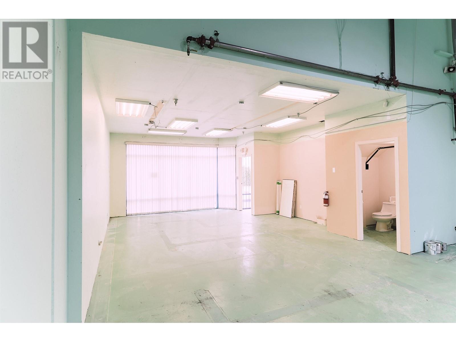 18 1833 Coast Meridian Road Property Photo 9