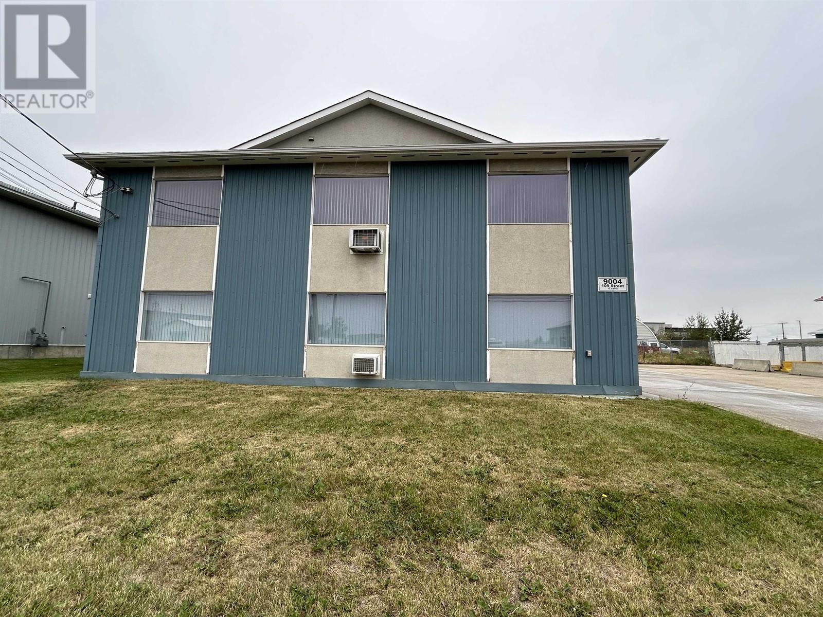 9004 109 Street Property Photo 2
