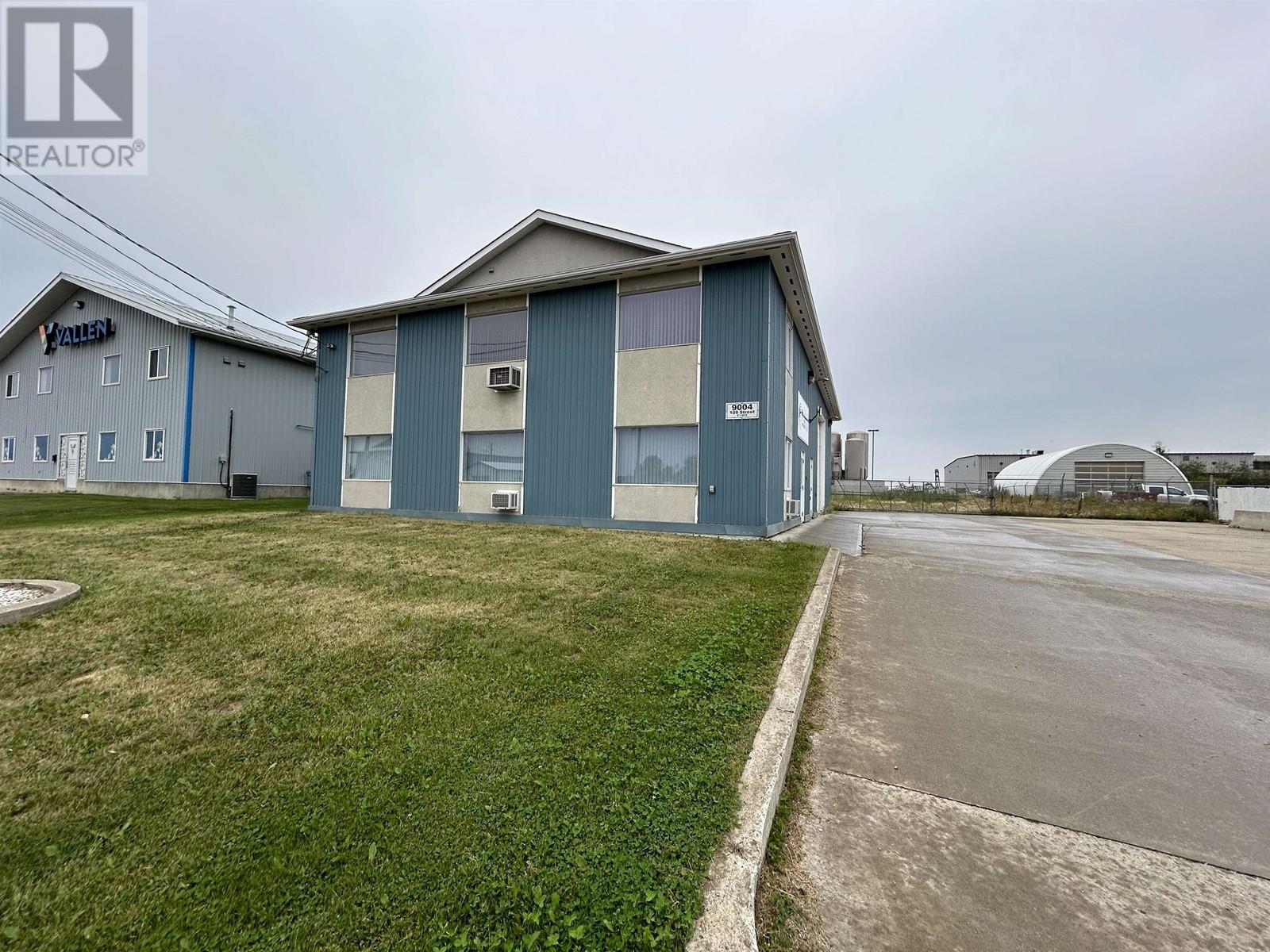 9004 109 Street Property Photo 3