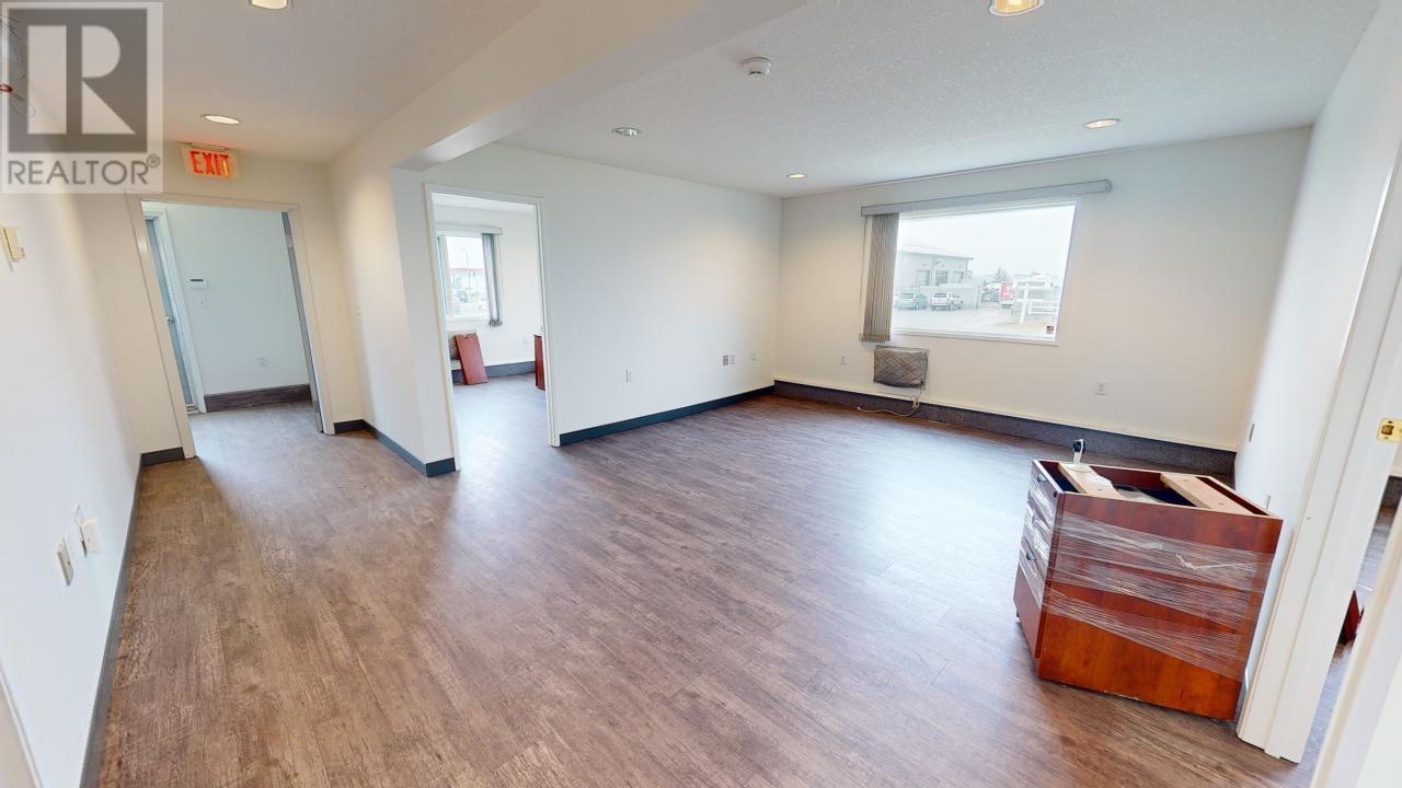 9004 109 Street Property Photo 4