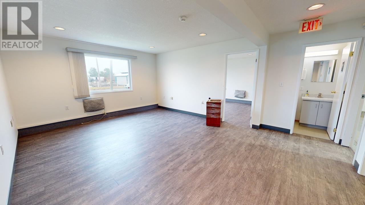 9004 109 Street Property Photo 6