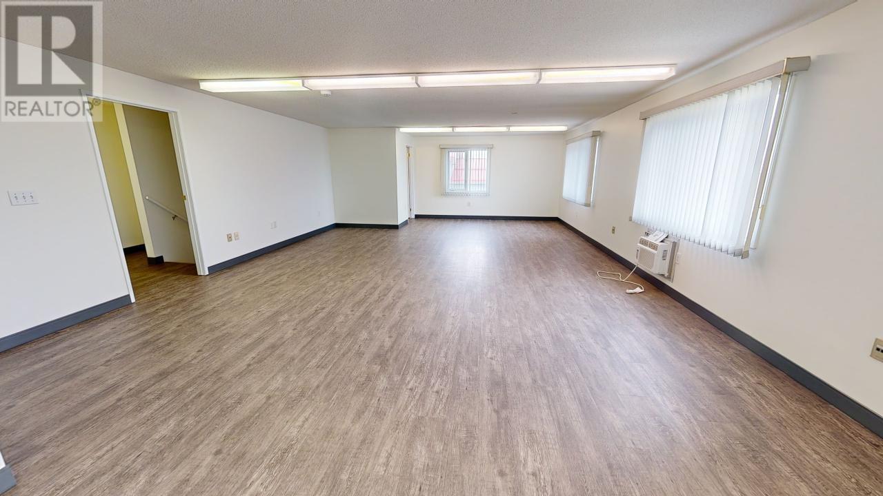 9004 109 Street Property Photo 8