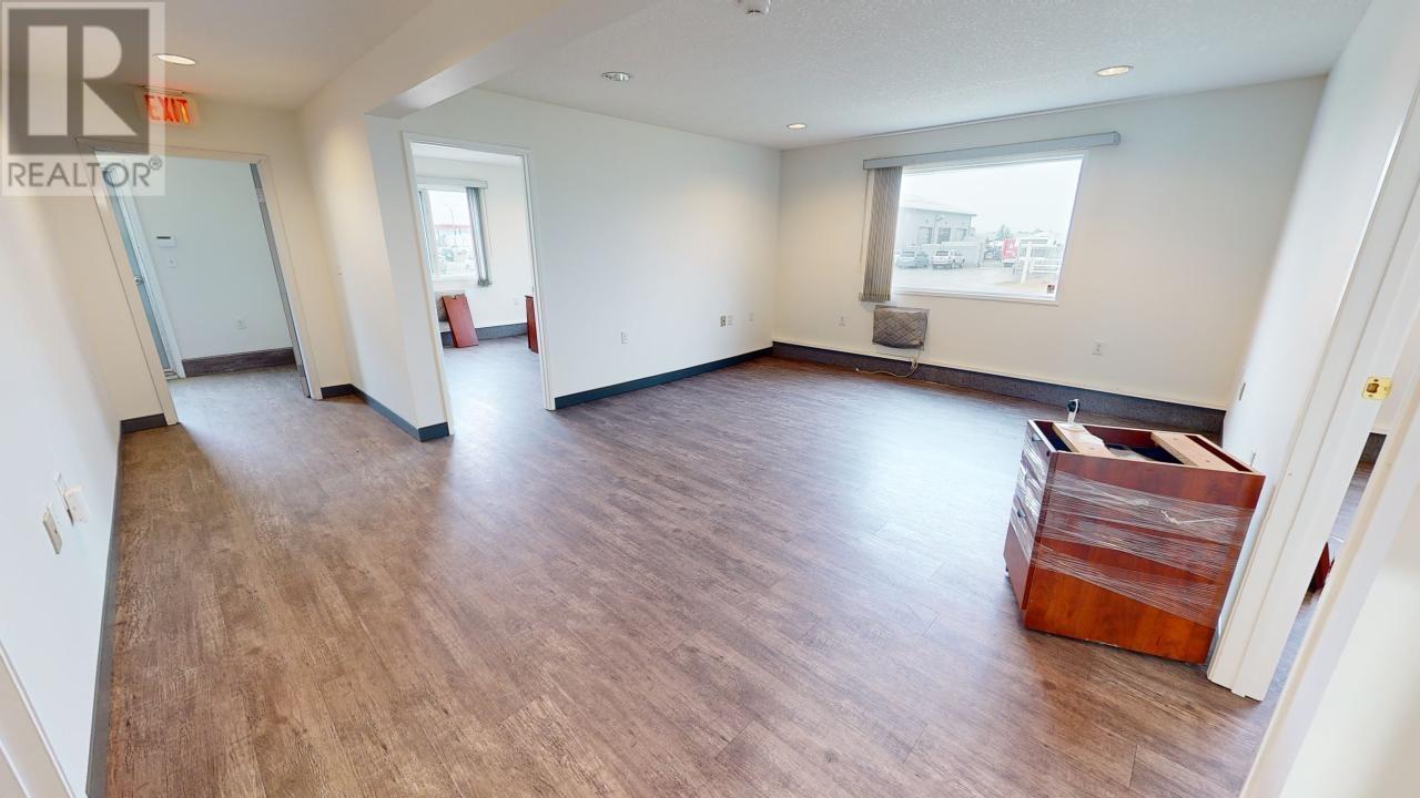 9004 109 Street Property Photo 9