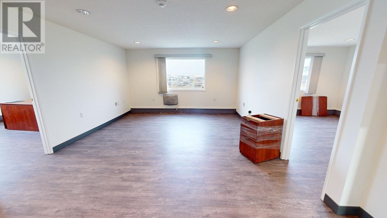 9004 109 Street Property Photo 10