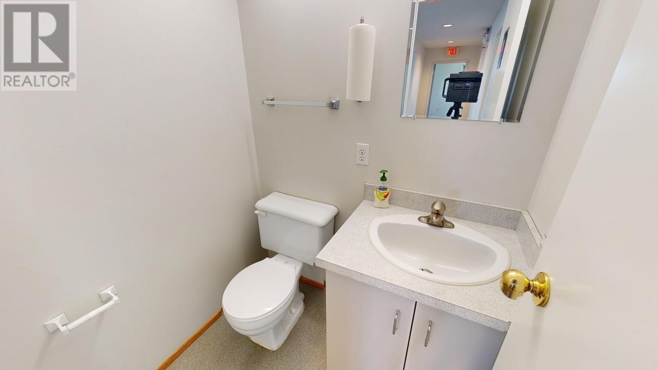 9004 109 Street Property Photo 12