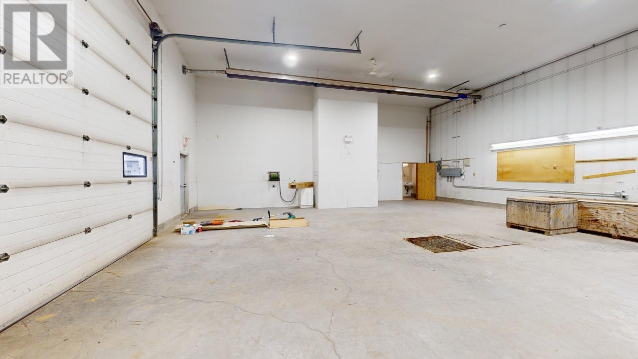 9004 109 Street Property Photo 15