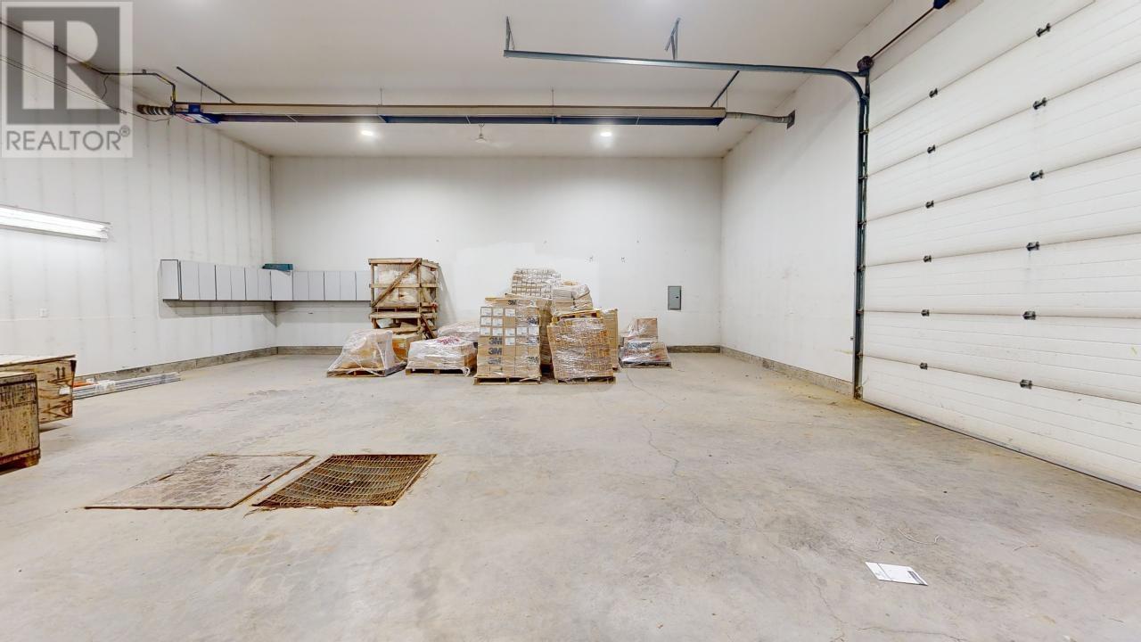 9004 109 Street Property Photo 17