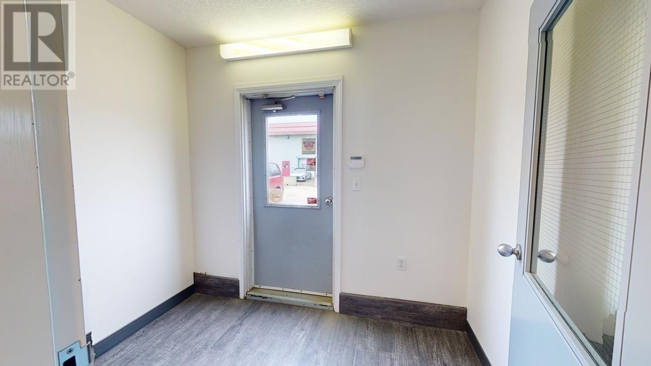 9004 109 Street Property Photo 20