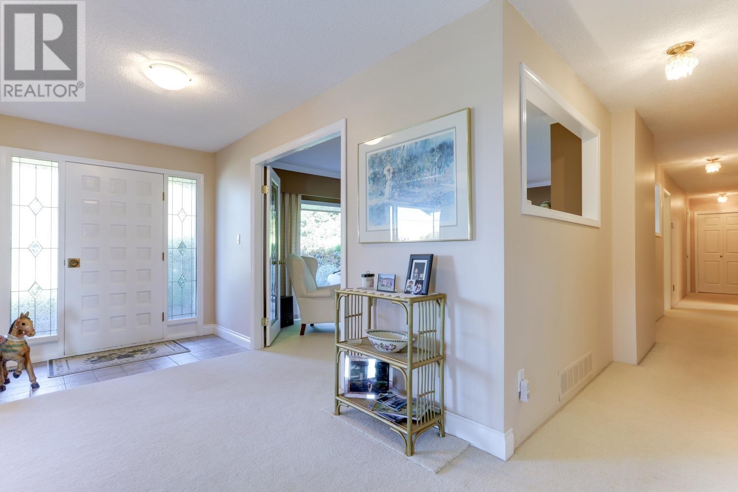4774 104 Street Property Photo 8