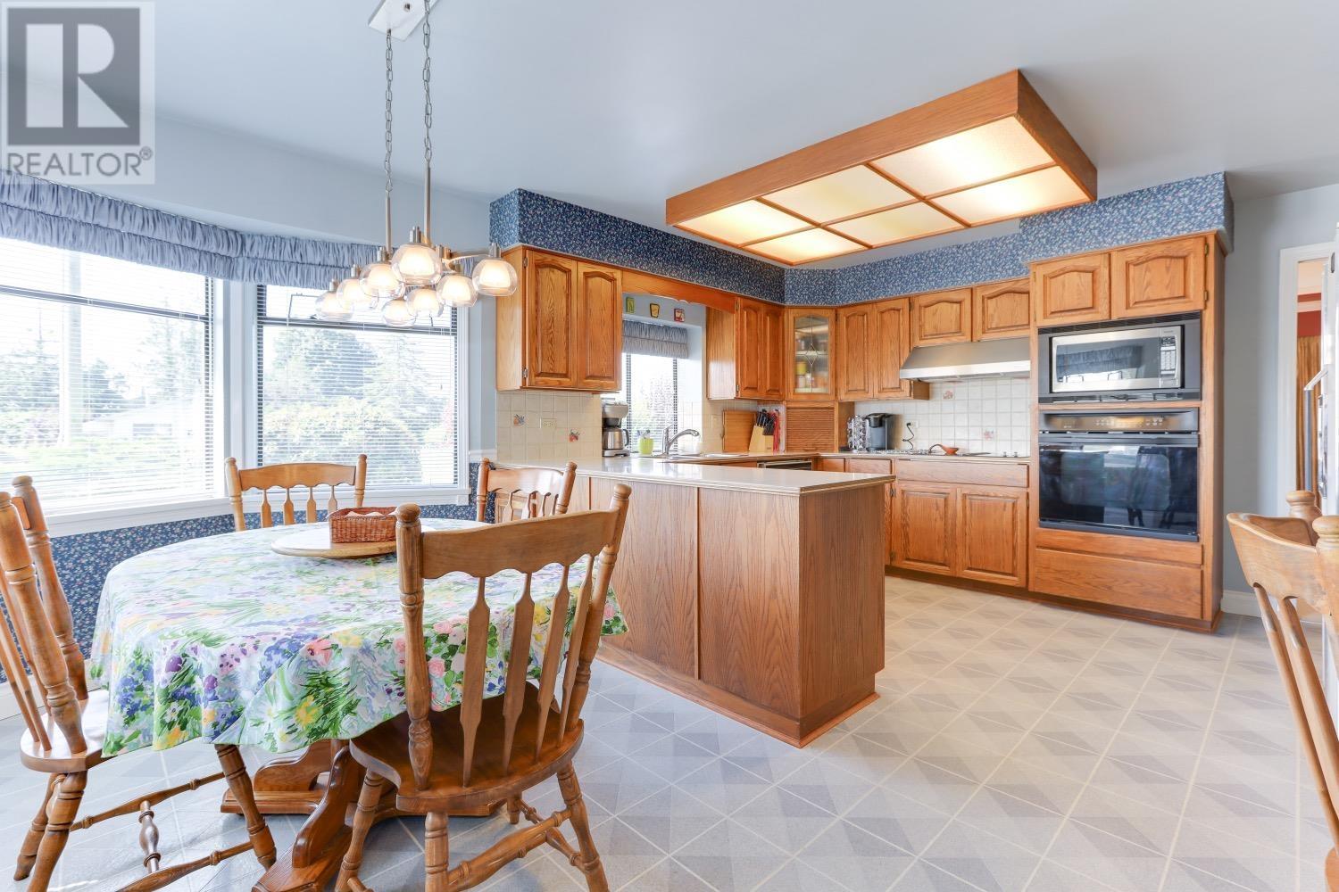 4774 104 Street Property Photo 11