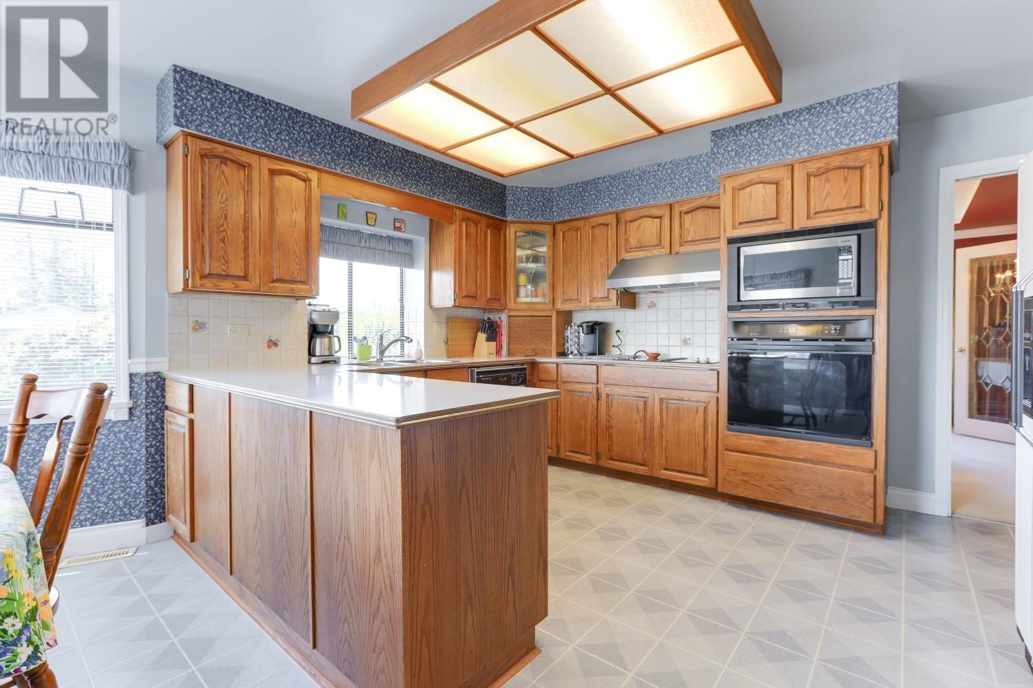 4774 104 Street Property Photo 12