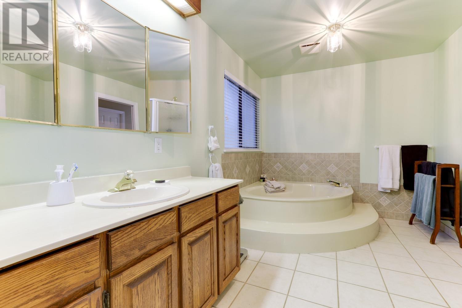 4774 104 Street Property Photo 20