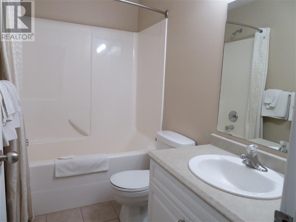 4807 S 50 Avenue Property Photo 8