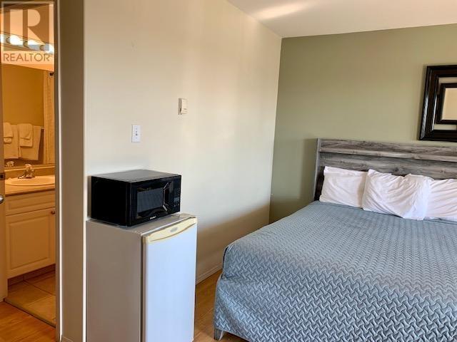 4807 S 50 Avenue Property Photo 9