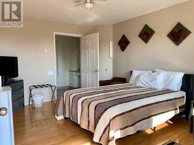 4807 S 50 Avenue Property Photo 14