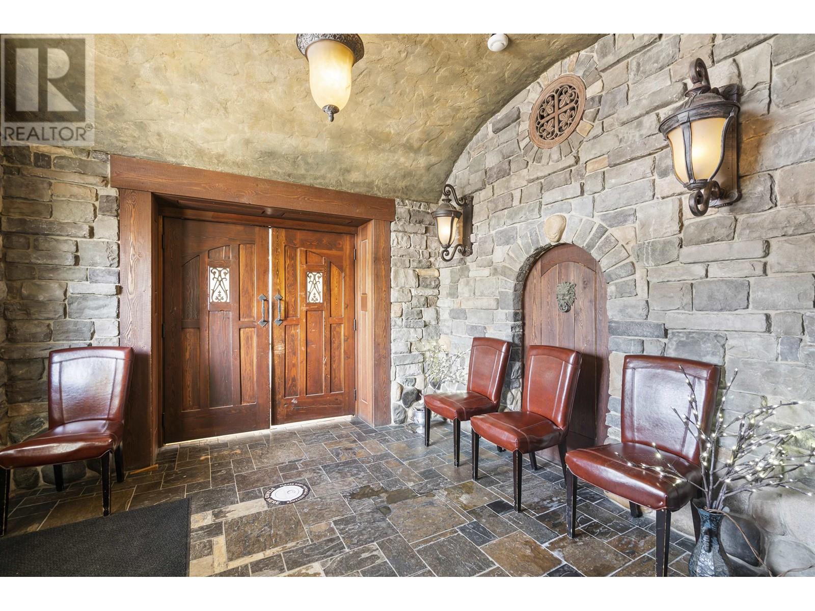 1157 5th Avenue Property Photo 5