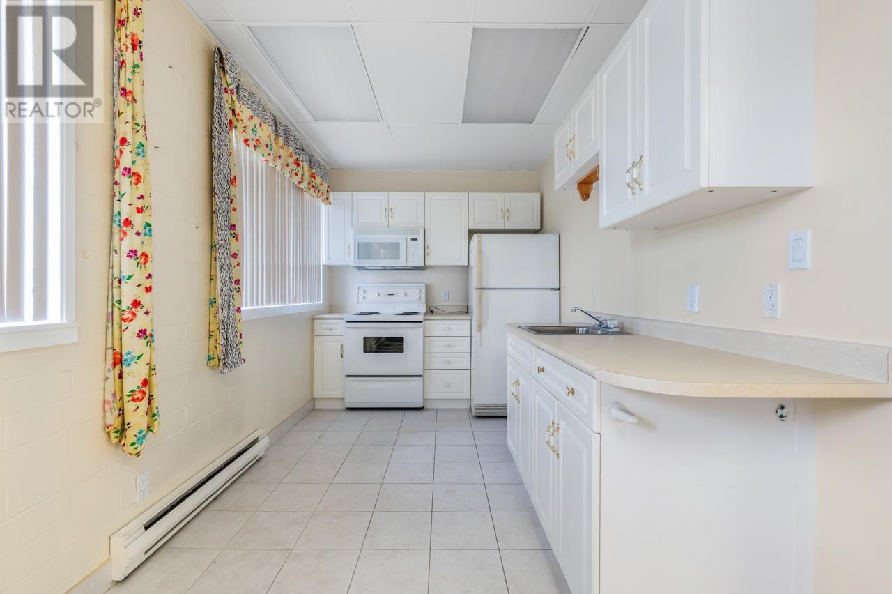 6866 Russell Avenue Property Photo 8