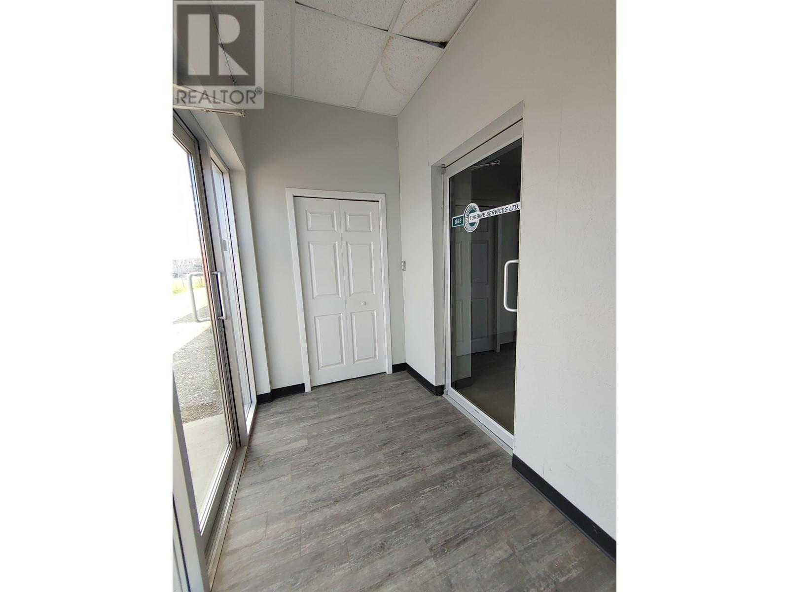 8910 101 Street Property Photo 2