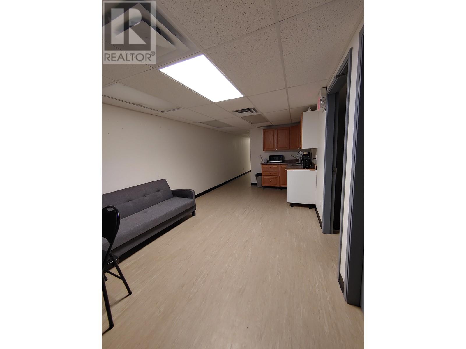 8910 101 Street Property Photo 4