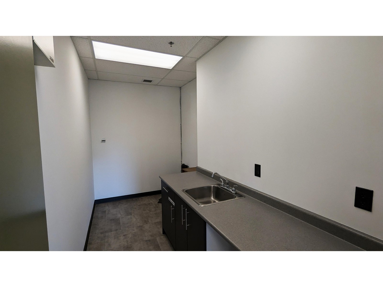 202 15261 Russell Avenue Property Photo 12