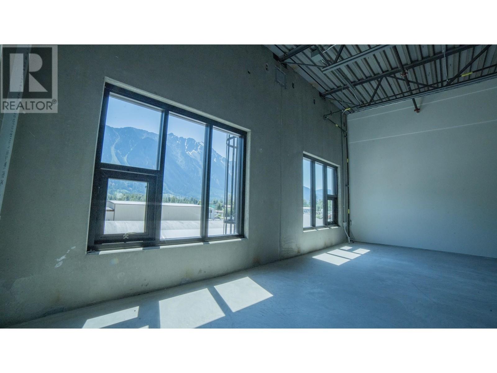 19 7342 Industrial Way Property Photo 3