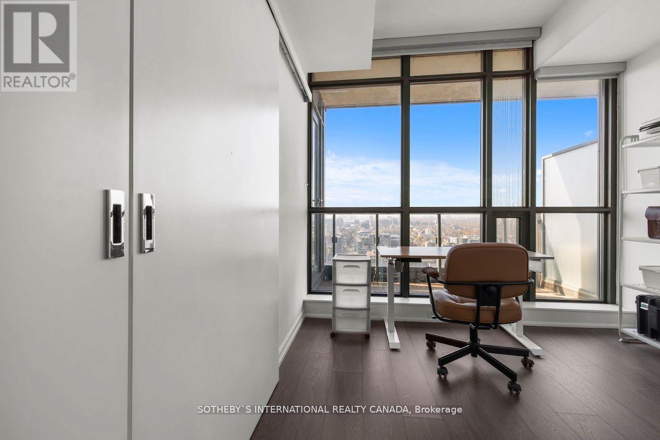3007 - 8 Charlotte Street Property Photo 10