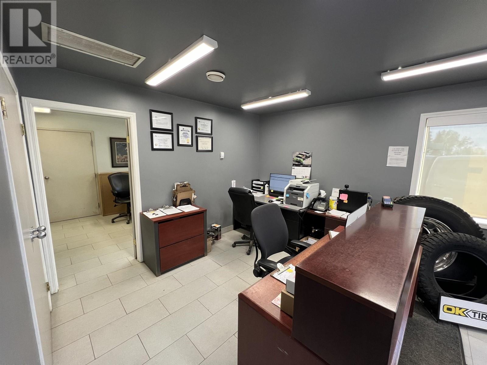 5424 55 Street Property Photo 12
