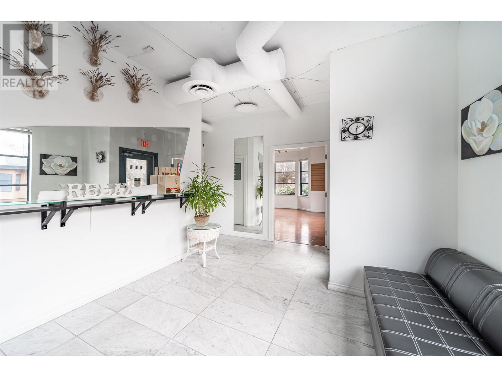 340 4400 Hazelbridge Way Property Photo 6