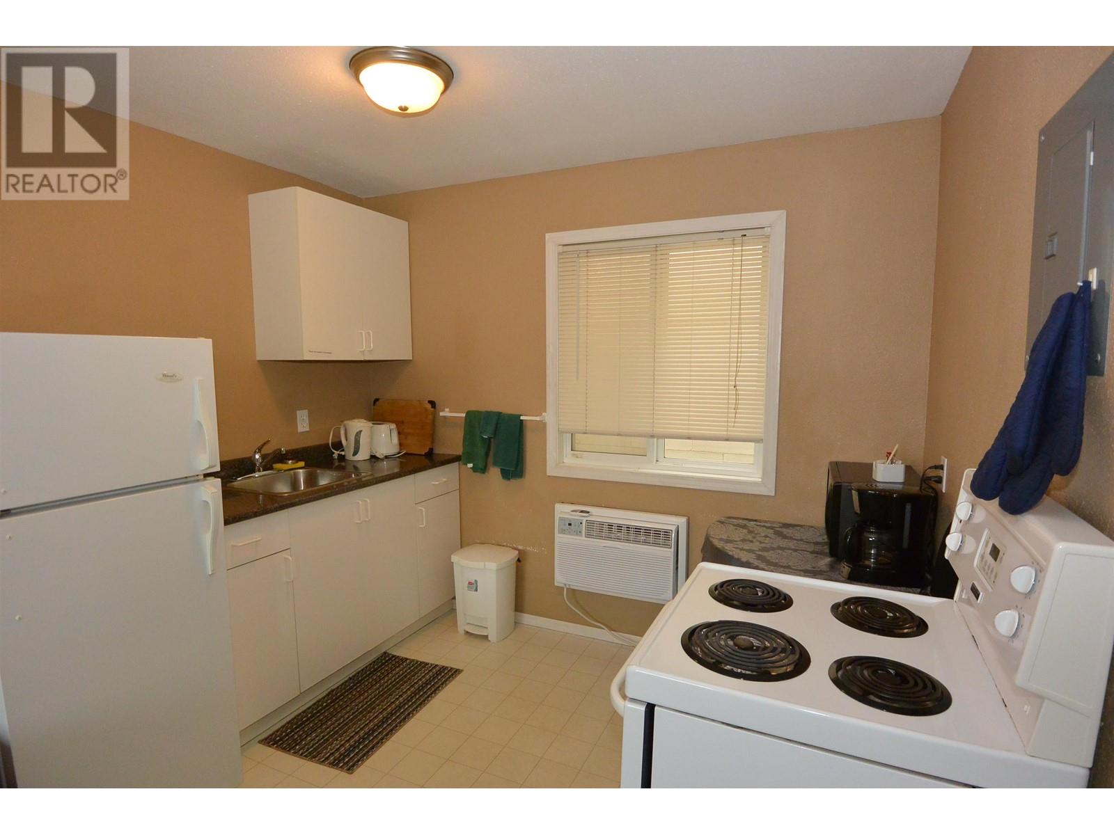 4444 10th Avenue Property Photo 6