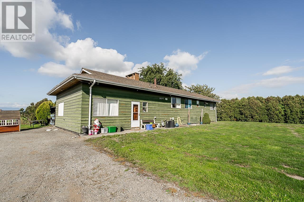 5151 96 Street Property Photo 5