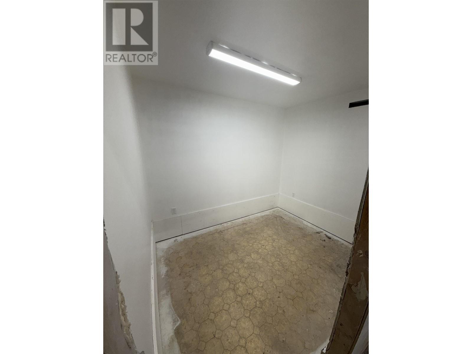 9107 75th Street Property Photo 6