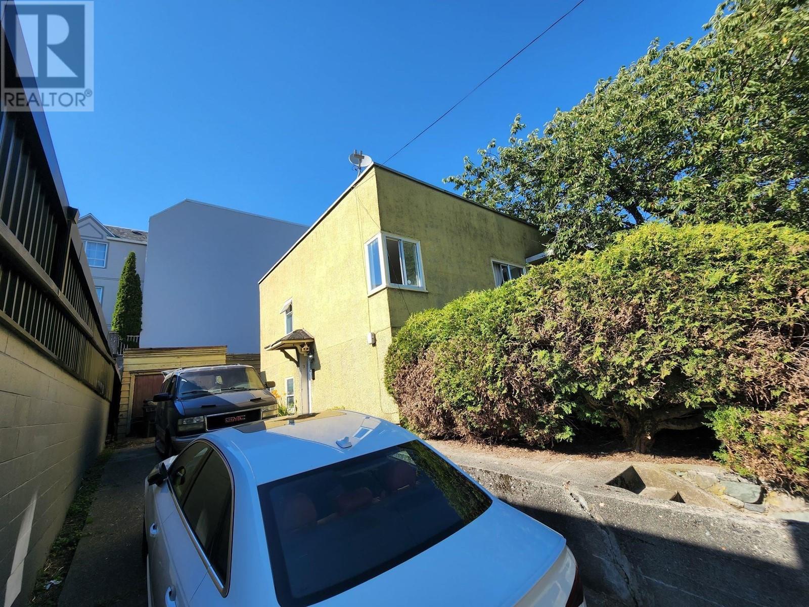 1121 Hamilton Street Property Photo 3
