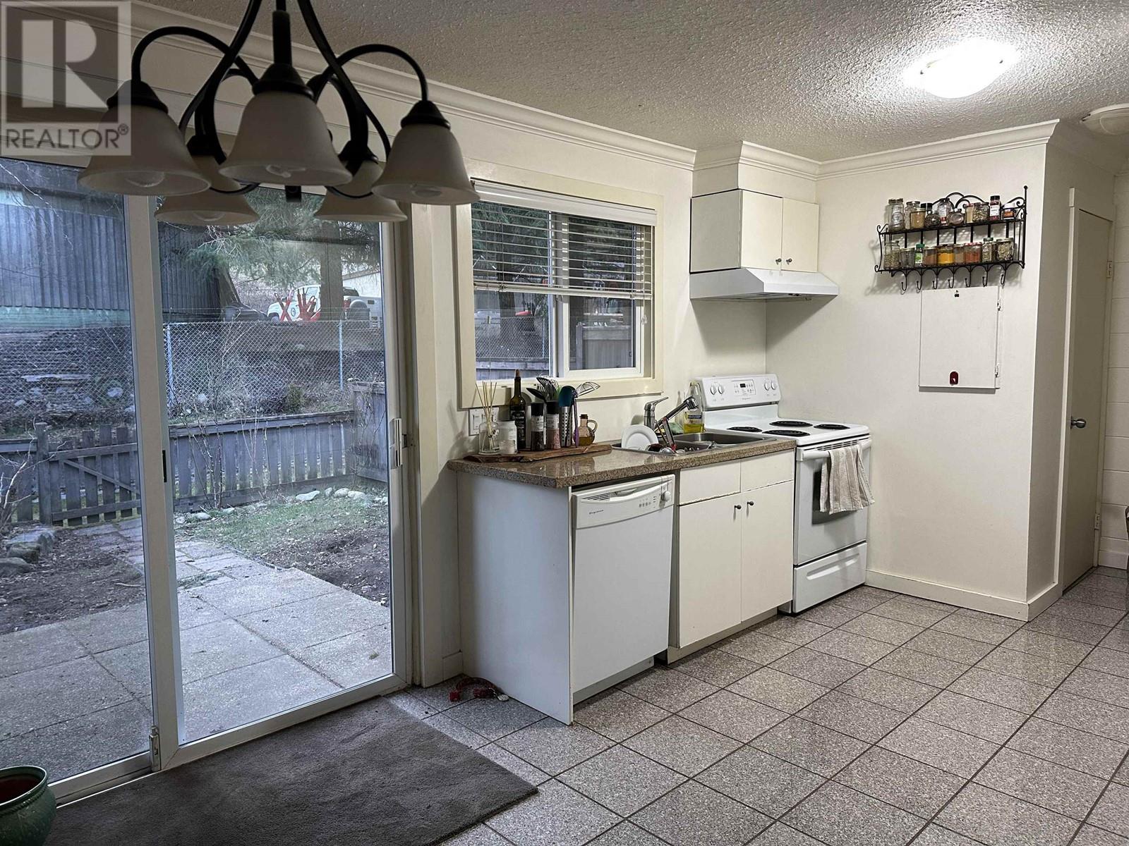 1-6 715 Corlett Road Property Photo 14