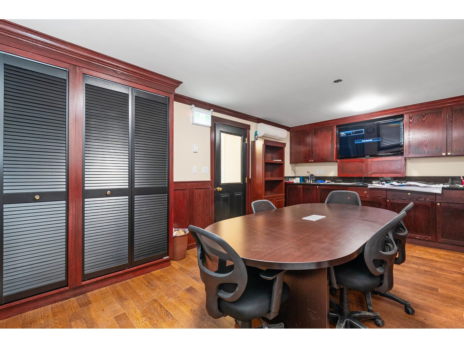 B 2265 West Railway Street Property Photo 5