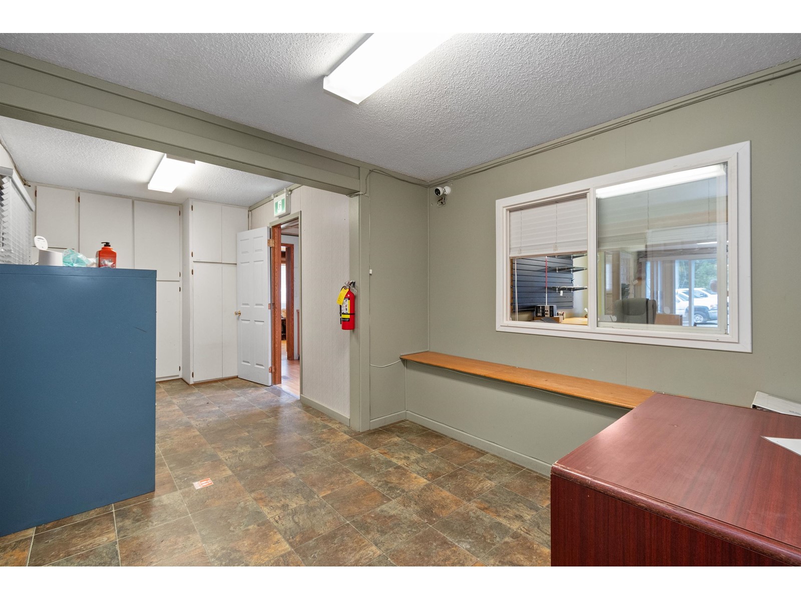 B 2265 West Railway Street Property Photo 10