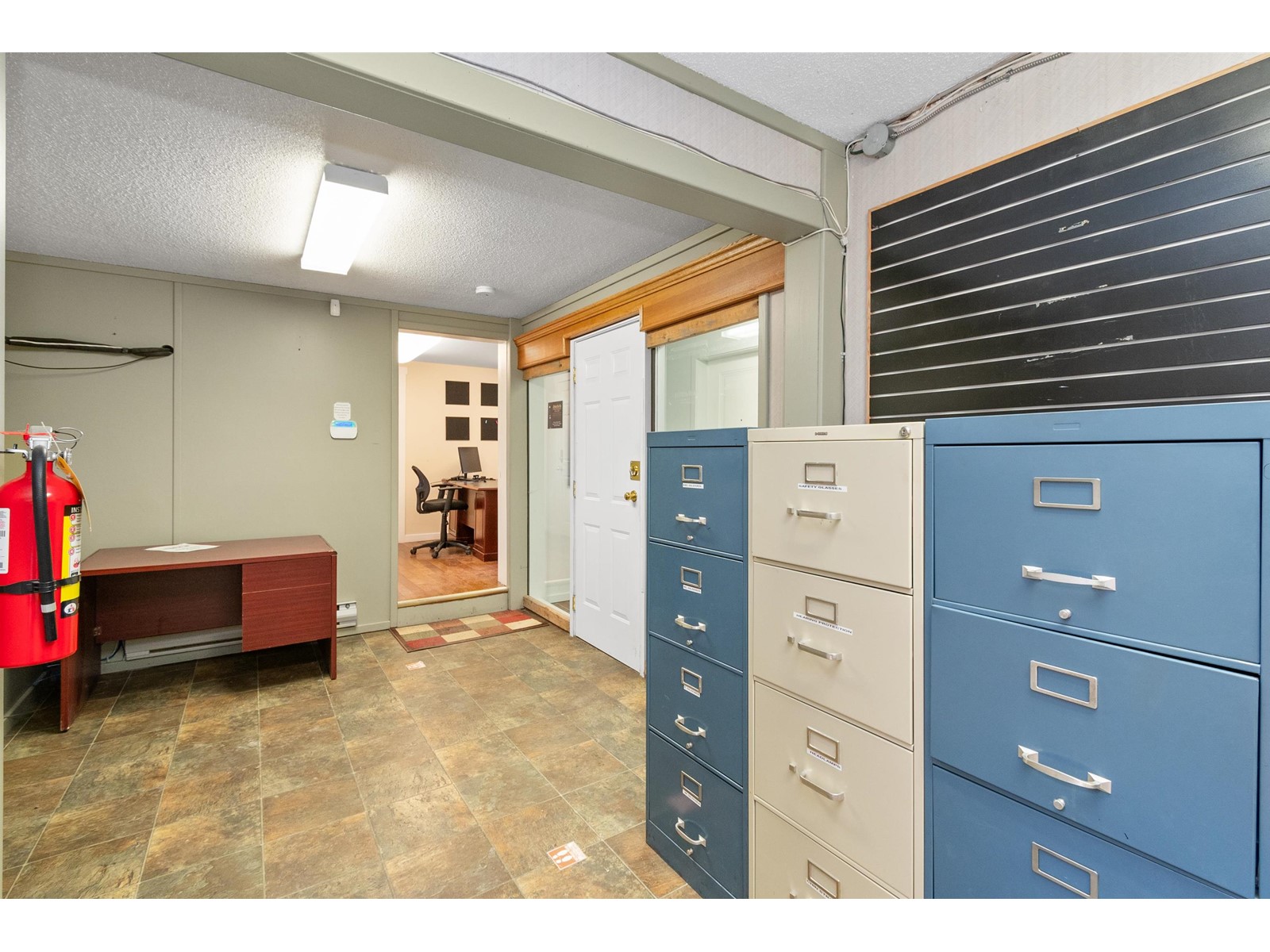 B 2265 West Railway Street Property Photo 11