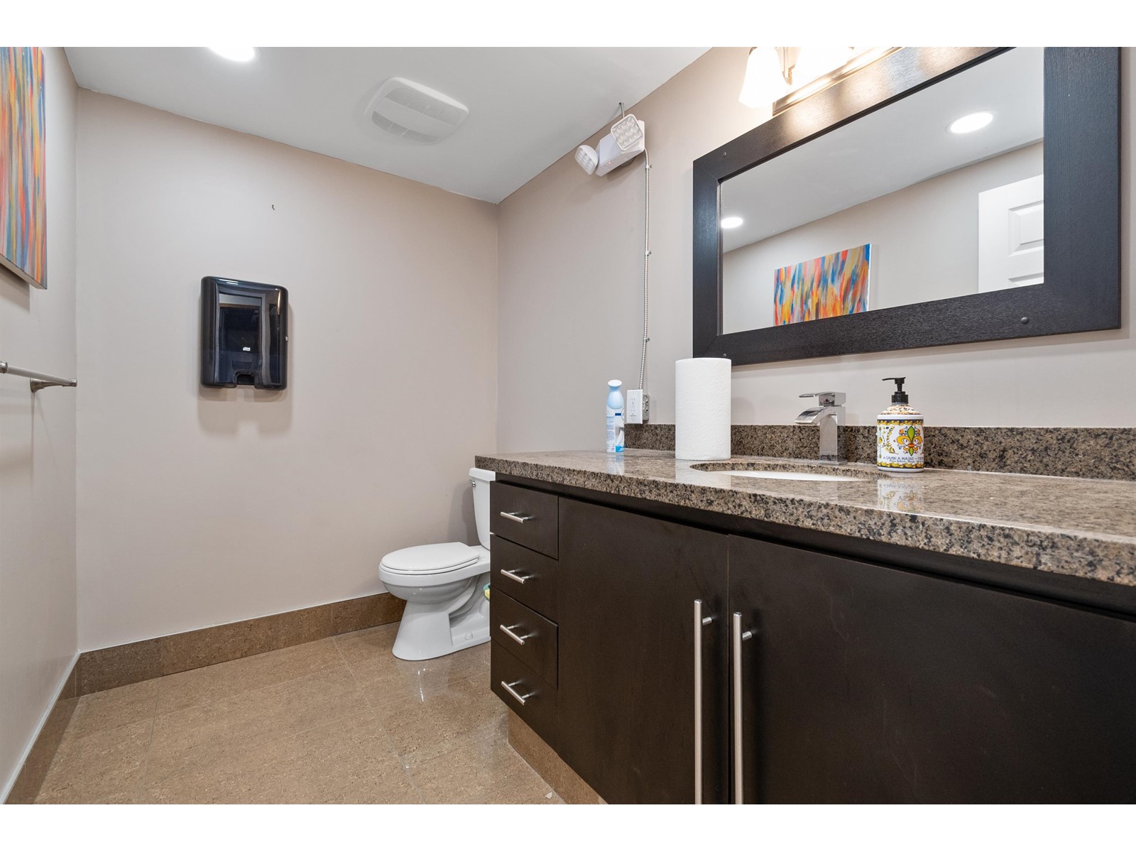 B 2265 West Railway Street Property Photo 16