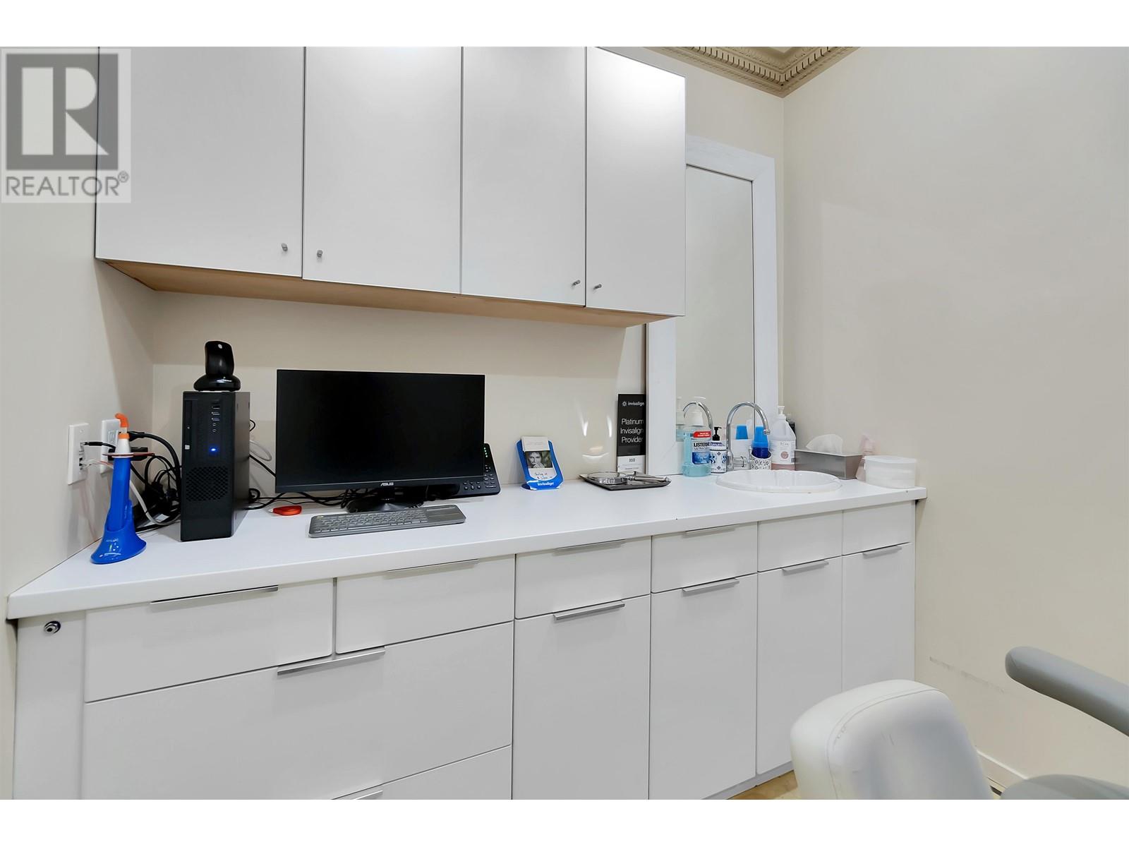 464 Granville Street Property Photo 6