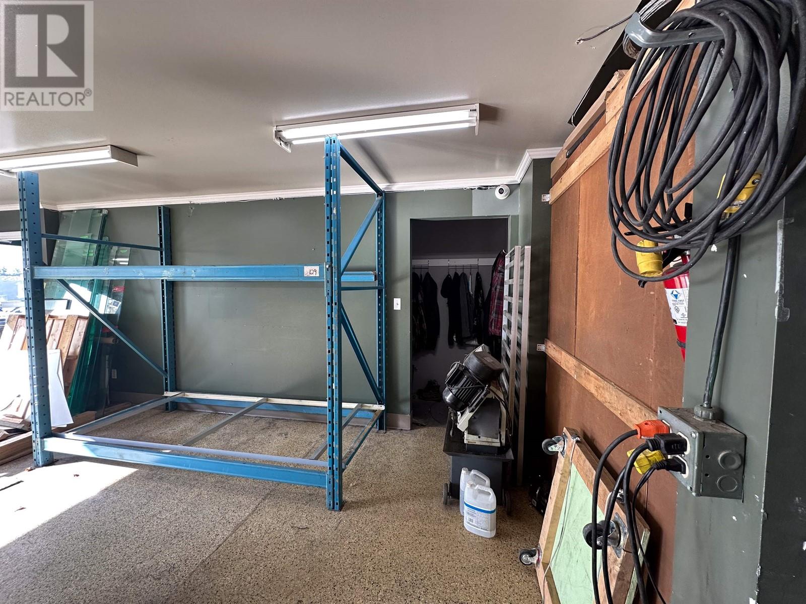 2 3051 Underhill Avenue Property Photo 12