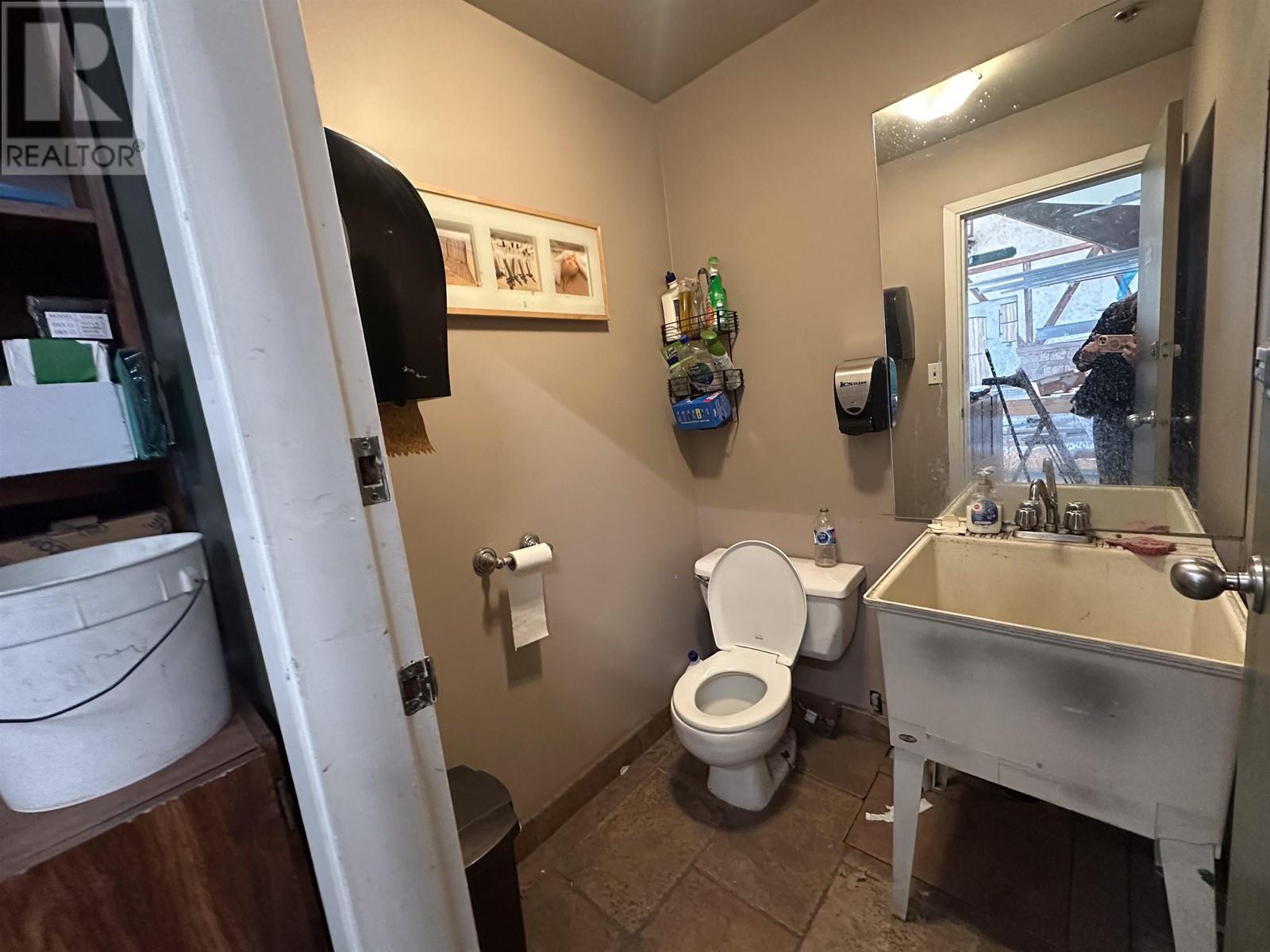 2 3051 Underhill Avenue Property Photo 13
